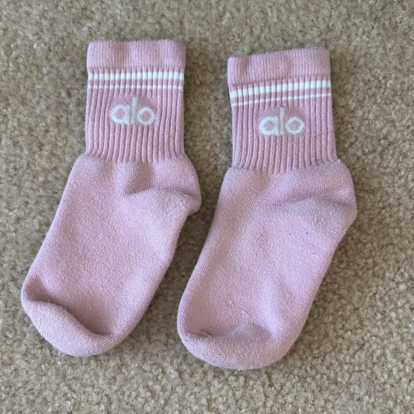 Alo Yoga Unisex Half Crew Throwback Socks, Small (5M-7M), Ballet Pink/White, EUC - Picture 1 of 1